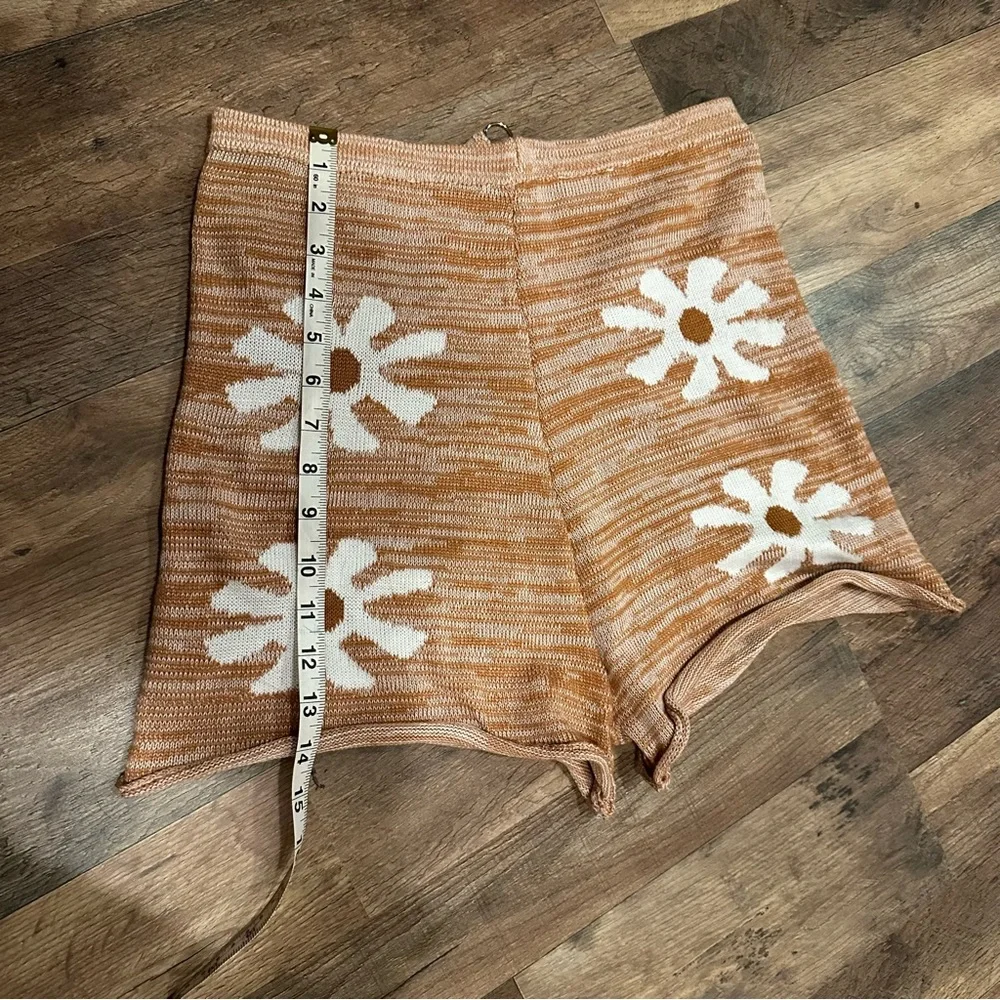 Boutique 70s Inspired Shorts sz Large - Picture 3 of 9